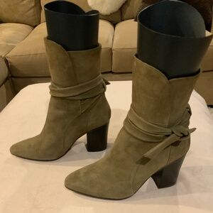 Banana Republic Green 8.5 Short Boots Suede Scandi Coquette Bohemian Festival